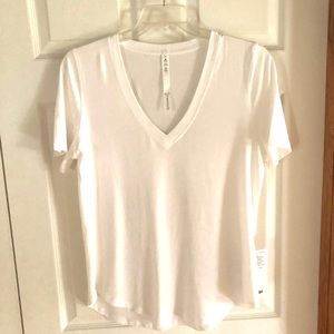 lululemon ” Love it Tee” t-shirt NWT